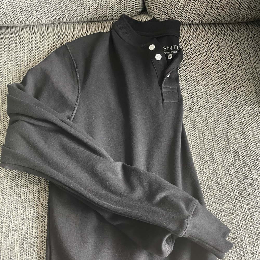Esntls 3 button long sleeve Henley size (small)